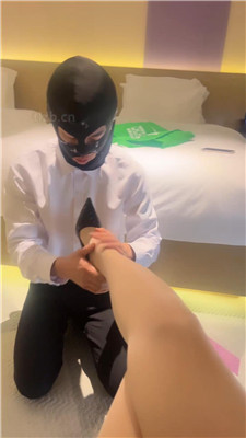 【喵主】口水吐脸/高跟肉丝舔/鞋跟插嘴 艾彩调教库 第4张