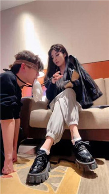 【不知名美女】模特S-上门只求刷鞋的贱奴-HD绳艺资源网