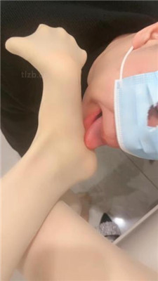 【九莲】品尝舞蹈生的肉丝脚/高跟踩狗脸 艾彩调教库 第13张