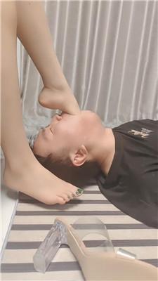 【丫丫】全体重踩踏/裸足踩狗脸/深喉 艾彩调教库 第19张