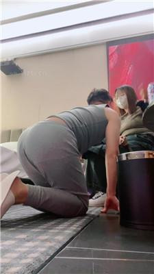 【小林小s】嘴叼白袜/清理运动鞋白袜/骑马转胯/掐乳 艾彩调教库 第2张