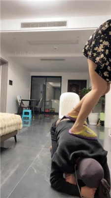 【婷S】长靴S-暴力耳光鞭打踩踏 艾彩调教库 第16张