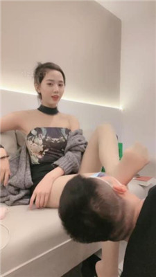 【九莲】品尝舞蹈生的肉丝脚/高跟踩狗脸 艾彩调教库 第6张