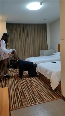 【可可妈妈】JK学生主-口嗨狗迟到被暴揍 艾彩调教库 第3张