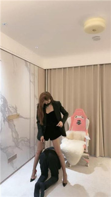 【美美子】女白领黑丝高跟诱惑同事当狗伺候 艾彩调教库 第8张