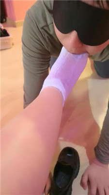 【蓝蓝大S】狗舌清理皮鞋脏棉袜 艾彩调教库 第5张