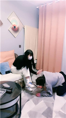 【大小姐S】牵狗链/跪舔脏鞋白袜/强制闻鞋 艾彩调教库 第3张