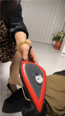 【冰色】恶毒继母-高跟肉丝脚踩狗儿子/口水鞋底 艾彩调教库 第12张