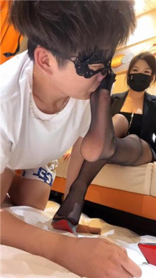 【甜心教主】超强黑丝深喉/高跟虐乳/疯狂吸香水 艾彩调教库 第5张