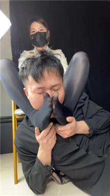 【甜心教主】油亮黑丝除臭-舔浓痰 艾彩调教库 第13张