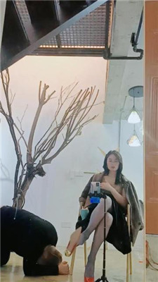 【绯闻王妃】圈养狗犬化爬行/打手心/重口强制喂食 艾彩调教库 第17张