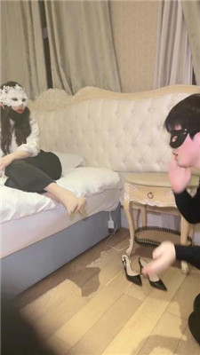 【妆主大大】绿帽老公伺候妻主就寝 艾彩调教库 第6张