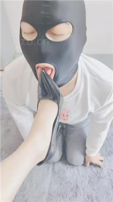 【灵竹】高跟裸足碾压踩/恋足舔 艾彩调教库 第5张