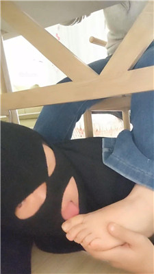 【樱樱】桌底视角-高中生S让狗除脚臭【下】-HD绳艺资源网