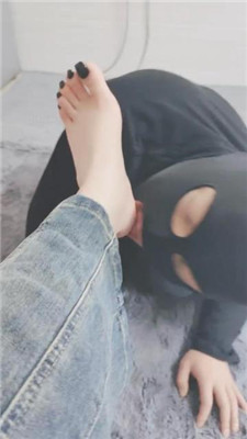 【灵竹】红高跟恋足跪舔/吮吸脚趾 艾彩调教库 第5张