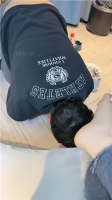 【魅儿】吮吸脚趾/运动鞋白袜虐/裸足深喉 艾彩调教库 第9张