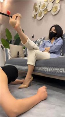 【辣姐】磕头求虐/转胯狗爬/丝袜脚诱惑/高跟踩乳 艾彩调教库 第14张