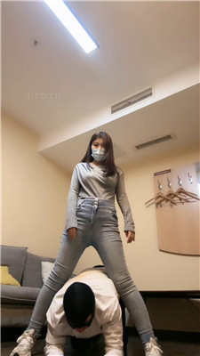 【榕s】运动鞋踩狗头/转胯狗爬/掐乳 艾彩调教库 第3张