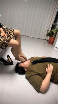 【冰色】恶毒继母-高跟肉丝脚踩狗儿子/口水鞋底 艾彩调教库 第22张