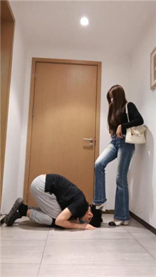 【梵高】白领库里丝下班后的原味诱惑狗 艾彩调教库 第3张