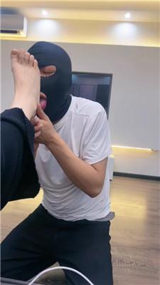 【七七】抽耳光/舔脏运动鞋/白袜脚捂脸/sp/转胯/掐乳 艾彩调教库 第5张