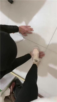 【小月牙】纹身女S-滴蜡/运动鞋踩虐/鞭打/脚喂食 艾彩调教库 第13张
