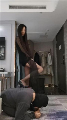 【皮皮】跑骚的代价-高跟长腿踩踏-HD绳艺资源网