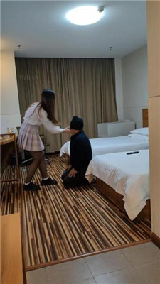 【可可妈妈】JK学生主-口嗨狗迟到被暴揍 艾彩调教库 第5张