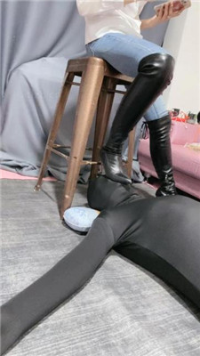 【冰诺】高跟长靴踩狗头 艾彩调教库 第2张