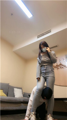 【榕s】运动鞋踩狗头/转胯狗爬/掐乳 艾彩调教库 第9张