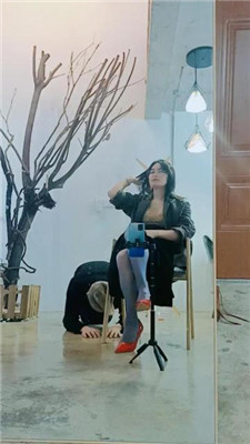 【绯闻王妃】圈养狗犬化爬行/打手心/重口强制喂食 艾彩调教库 第15张