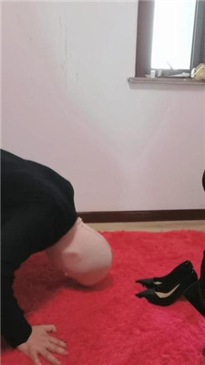 【凌儿】骑马转胯/高跟踩喂食/口水 艾彩调教库 第15张