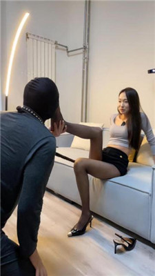 【Lels】御姐S-高跟黑丝踩/磕头求虐/吃口水/赏赐圣水 艾彩调教库 第4张