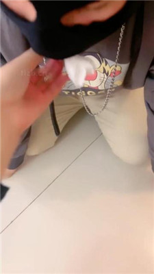 【伊兮】闻鞋舔脚深喉骑马/提档吃卫生纸 艾彩调教库 第10张