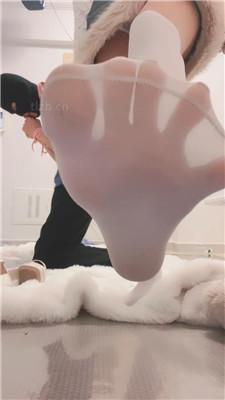 【心动茜茜】艺校女神-长筒白袜虐-捆绑/插嘴/鞭打踩踏胯下辱 艾彩调教库 第16张