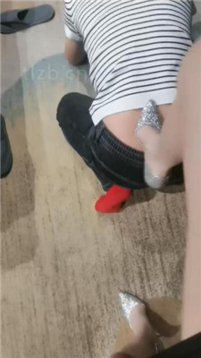 【灵魂晴S】跪舔高跟裸足恋足调 艾彩调教库 第10张