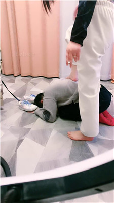 【大小姐S】牵狗链/跪舔脏鞋白袜/强制闻鞋 艾彩调教库 第19张