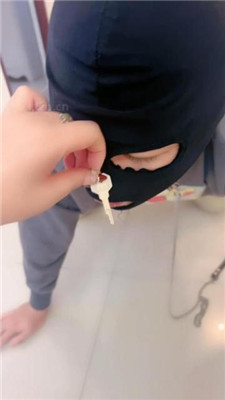【伊兮】闻鞋舔脚深喉骑马/提档吃卫生纸 艾彩调教库 第4张