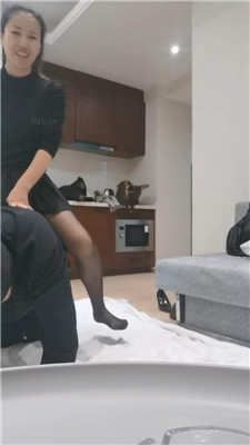 【左罗夫人】恶毒继母臭黑丝强迫舔 艾彩调教库 第16张