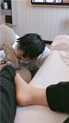 【梦熙】脏运动鞋白袜-训诫不发工资的老板【下】 艾彩调教库 第3张
