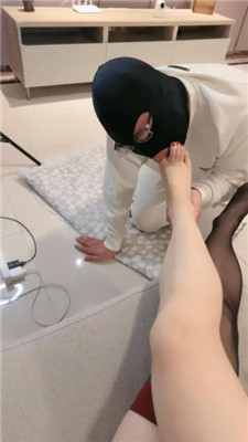 【然然】高跟黑丝踩/板子sp/鞋跟抽插/伺候沐足 艾彩调教库 第8张