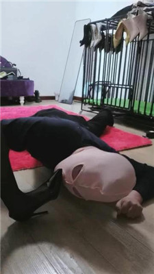 【凌儿】骑马转胯/高跟踩喂食/口水 艾彩调教库 第20张