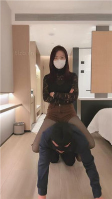【晓雅】长靴女神-人肉坐垫/碾压踩/数据线抽/夹手指 艾彩调教库 第5张
