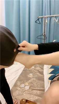 【甜味药丸】骑马/白袜踩踏/鞭打/吮吸脚趾/虐乳 艾彩调教库 第20张