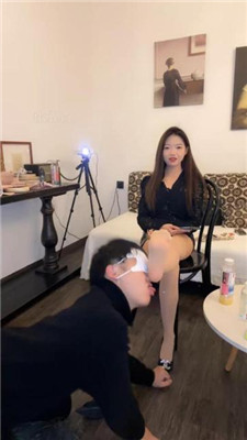 【珂儿大小姐】女神极致羞辱开发绿帽奴【上】 艾彩调教库 第8张