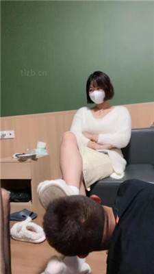 【莉宝儿】带素人175女大学生-膝盖顶裆/混合圣水/虐乳/脚耳光 艾彩调教库 第3张
