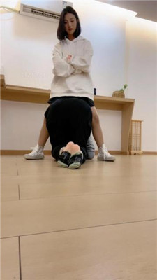 【海绵大大】骑马转胯/高帮帆布鞋踩踏/清理脏鞋/揪耳朵 艾彩调教库 第11张
