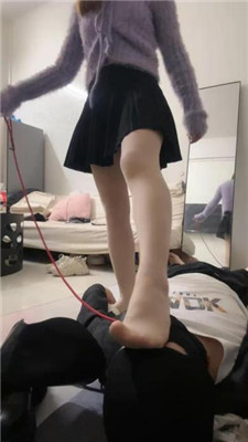 【珈瑶】闻白袜臭鞋/掐乳/清理长靴 艾彩调教库 第17张
