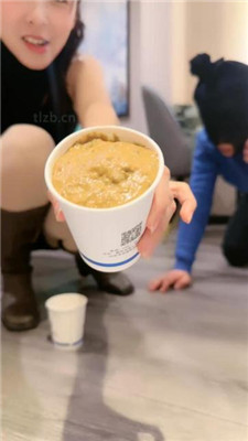 【冷御大大】吐口水/长靴踩/抽耳光/闻鞋窝/人肉坐垫/重口喂食 艾彩调教库 第6张