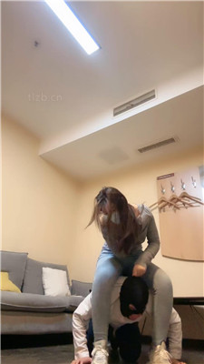 【榕s】运动鞋踩狗头/转胯狗爬/掐乳 艾彩调教库 第10张